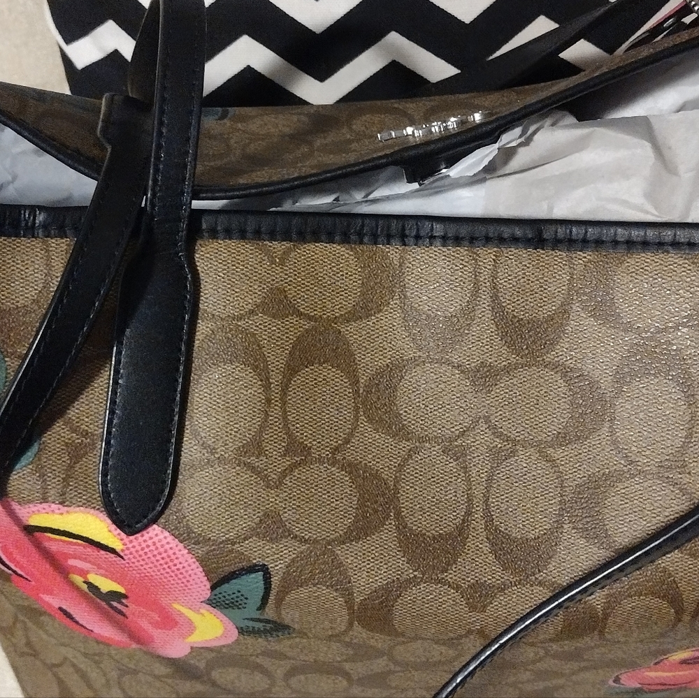 Coach Signature Floral City Tote Bag - Large - Picture 3 of 6
